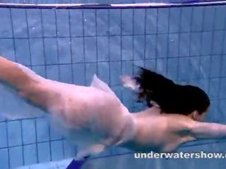 Andrea vids bagus tubuh di bawah air