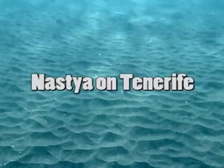 Adorabil nastya inotand nud în the mare