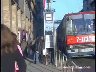 Delizioso tettona biondo poppe grabbed culo tastata su autobus parte 1