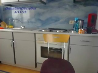 Remaja sexydea berkelip payu dara pada hidup webcam