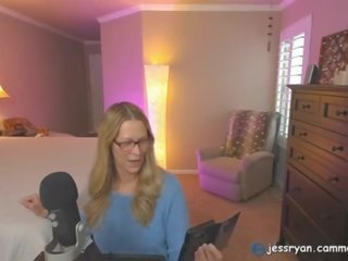 Milf camgirl jess ryan gir en honest penis vurdering jessryan&period;manyvids&period;com