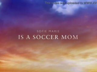 كرة القدم الامهات الحب وردي اللعنة مع أزرق دسار