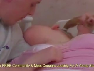 Kövér fiatal hívás lány drains egy fallosz -ban neki száj