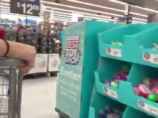 A resnično čudak recording a stupendous punca pri walmart -