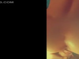 Brunette met een mooi bips scheuten zelfgemaakt vies video-