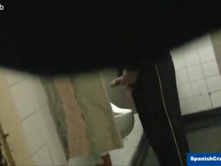 Str8 dude serviced in a restroom